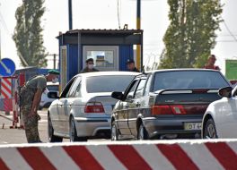 Border guard in a gauze bandage checks the car
