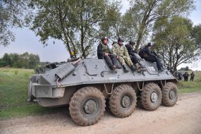 Военнослужащие