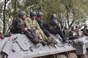 Военнослужащие