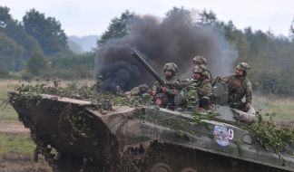Военнослужащие