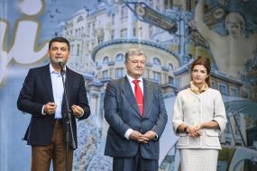 Владимир Гройсман та Петр Порошенко с супругой Мариной