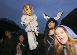 Участники театрализованного шествия