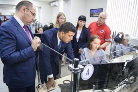 Володимир Гройсман відвідав диспетчерську службу «103»