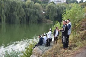 Hasidim is resting at the lake