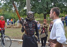 The animator is in a suit of steampunk style