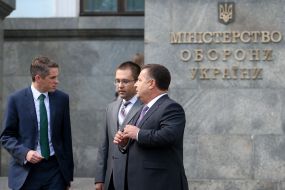 Степан Полторак и Гэвин Уильямсон