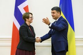 Vladimir Groysman and Tone Wilhelmsen Tryoen