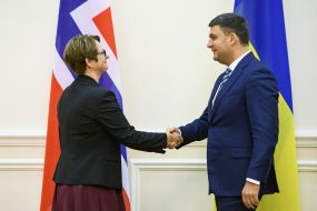 Vladimir Groysman and Tone Wilhelmsen Tryoen