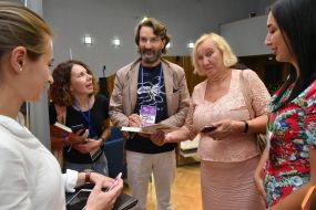 Frederic Beigbeder with readers