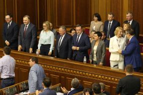 New members of the CEC in the session hall