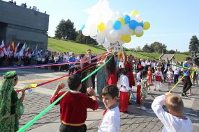 Дитячий перформанс «Ангели над Україною»