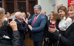 Петро Порошенко з дружиною на зустрічі з лідерами української громади