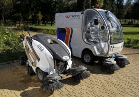 Special machinery for the care of the park