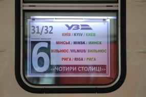 Announcements with information on the number of car and train route in the car window