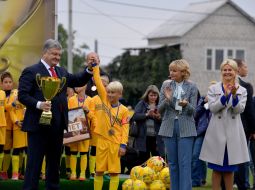 Irina Lutsenko, Petro Poroshenko and Yulia Svetlichnaya