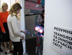 Marina Poroshenko examines the installation
