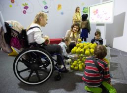 Marina Poroshenko and schoolchildren