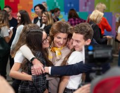 Marina Poroshenko and schoolchildren