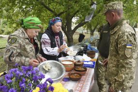 Volunteers treat servicemen