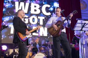 Vitaliy Klichko plays guitar