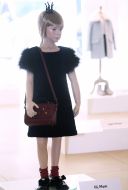 Дитяча сукня на манекені