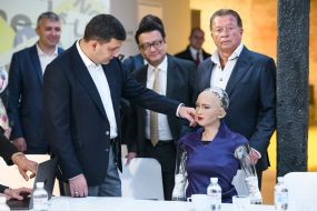 Vladimir Groisman and  Sophia (robot)