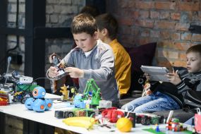 Students demonstrate their invention