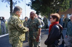 Петро Порошенко, Марі Йованович та Вінсент Стюарт