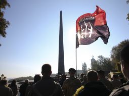 Flower laying ceremony at the Tomb of the Unknown Soldier