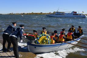 Курсанти Херсонської морської академії у човні