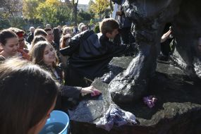 Students wash the monument to Grigory Skovoroda