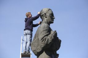 Students wash the monument to Grigory Skovoroda