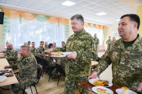 Petro Poroshenko and Stepan Poltorak in the dining room