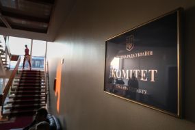 The inscription "Committee on Budget"