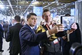 Vladimir Groisman photographed with a member of the CMEF
