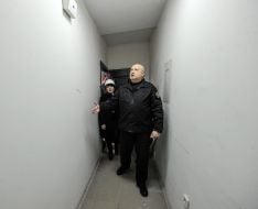 Alexander Turchinov during the survey of the hostel
