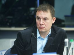 Учасник круглого столу