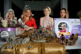 The crowns of the winners of the Miss Ukraine plus size contest