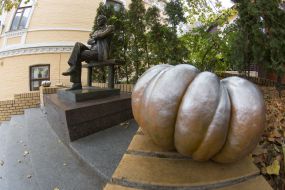 Памятник Михаилу Булгакову