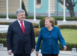 Petro Poroshenko and Angela Merkel