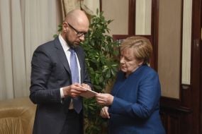 Arseniy Yatsenyuk and Angela Merkel