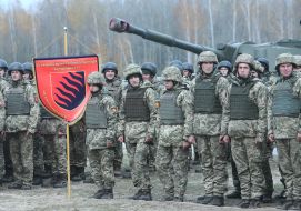 Soldiers of the 55th Separate Artillery Brigade Zaporozhye Sich
