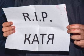 Sheet with the inscription "R.I.P Kate"