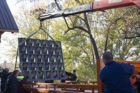 Dismantling Memorial to the Heroes of Heavenly Hundreds