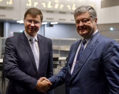 Petro Poroshenko, Valdis Dombrovskis