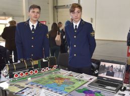 Участники ярмарки образования