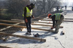 Ремонт моста через реку Тетерев