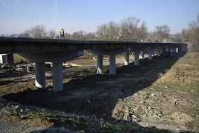 Ремонт моста через реку Тетерев