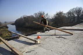 Ремонт моста через реку Тетерев