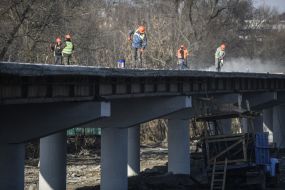 Ремонт моста через реку Тетерев